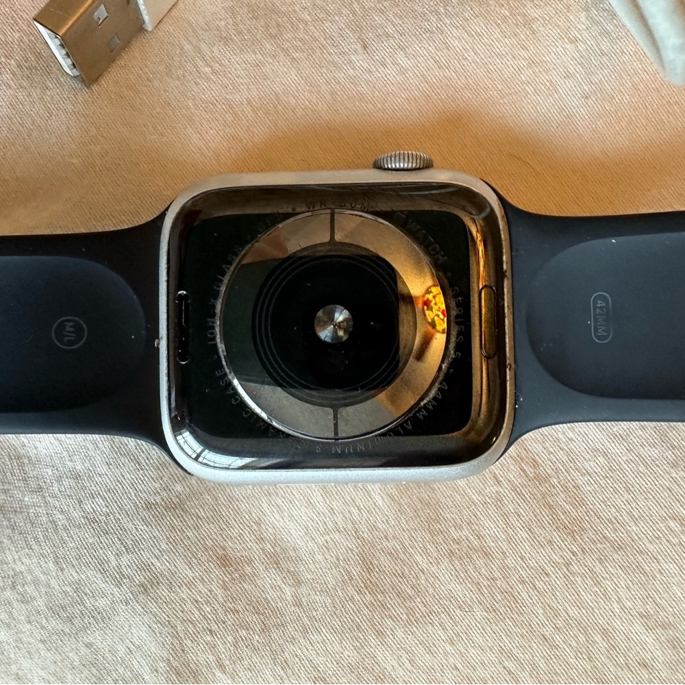 Apple Watch - Picture 2 of 2